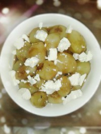 Gesmoorde uie met roosmaryn en feta